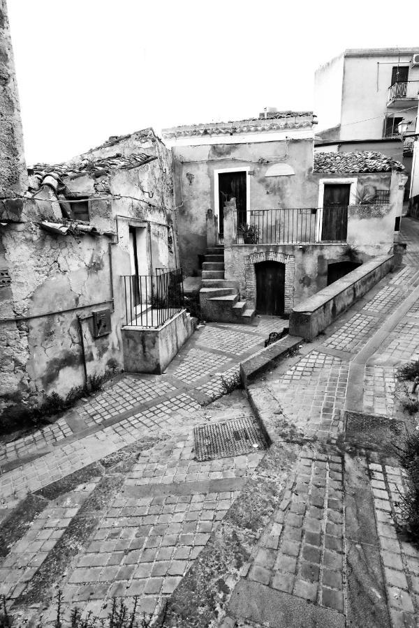 Sopra La Piazza Villa Agira Exteriör bild